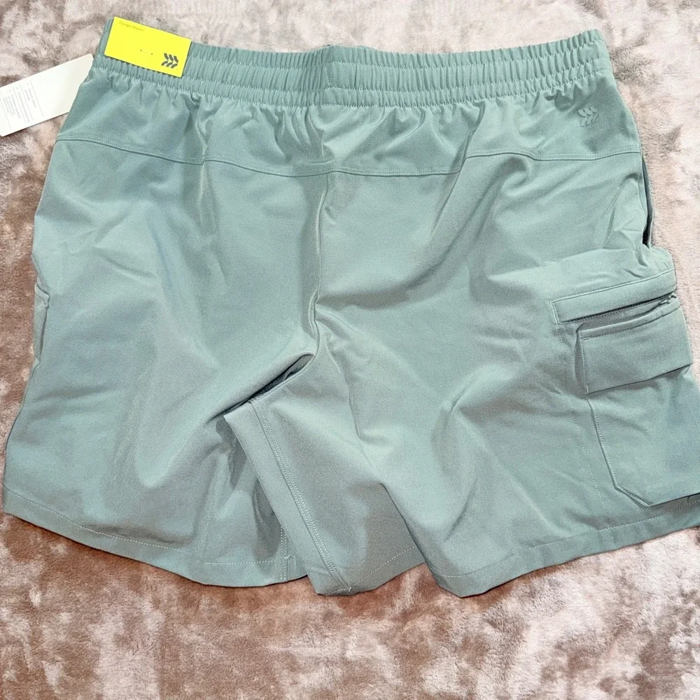All in Motion Cargo Shorts Mens L Green NEW 7 Inch Inseam Stretch Activewear